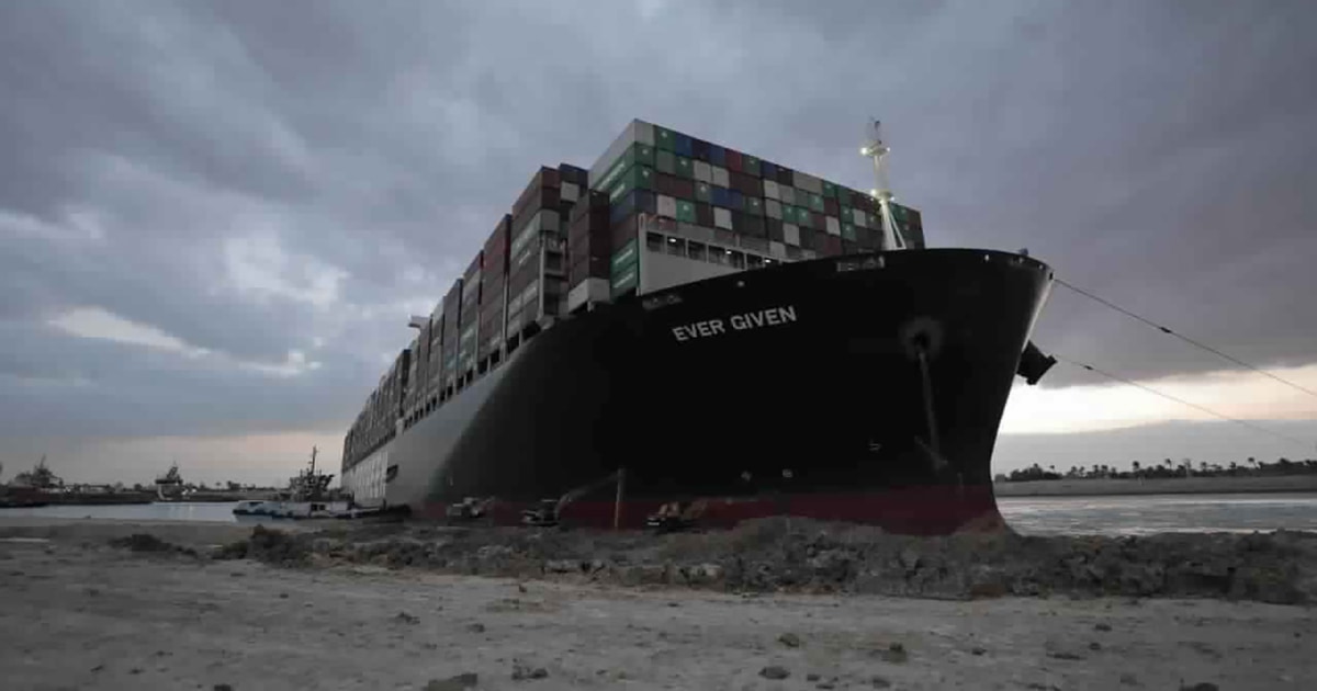 Loď Suezského prieplavu, ktorá bola uvedená na trh, bola čiastočne opätovne plavená po veľkej snahe o odomknutie hlavnej globálnej obchodnej cesty