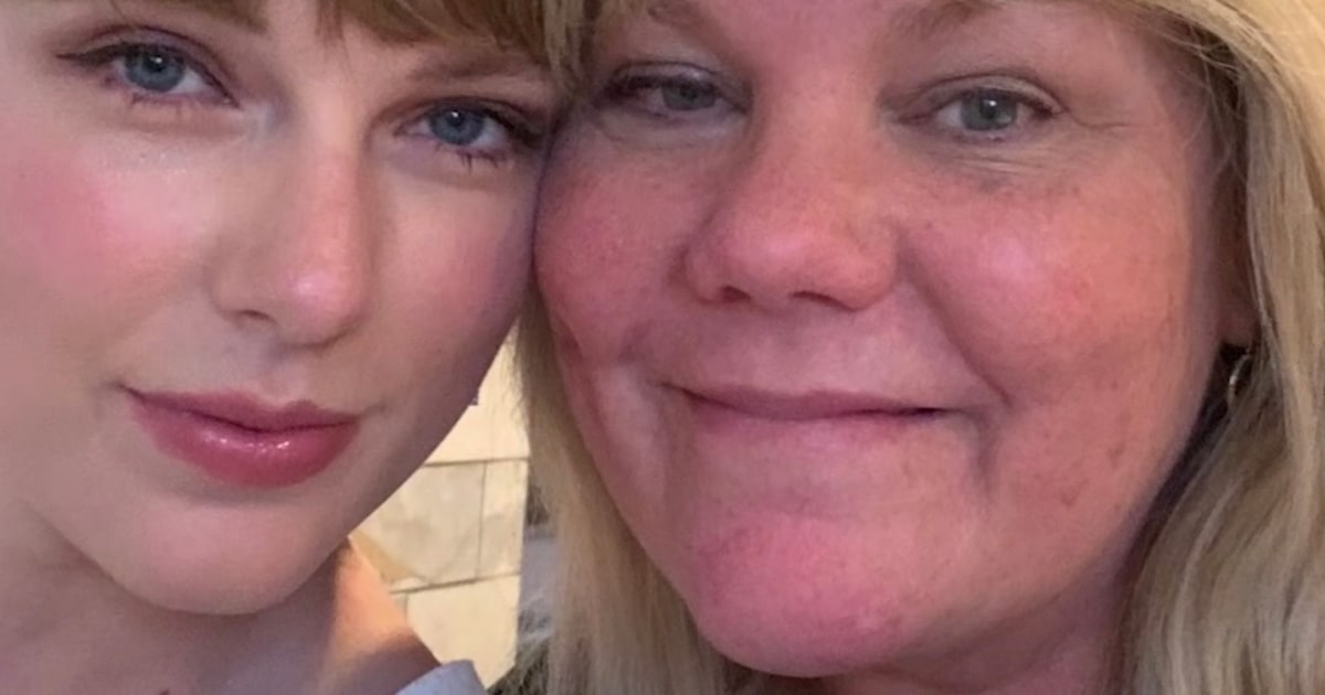 Taylor Swift barely shares family photos of mom Andrea
